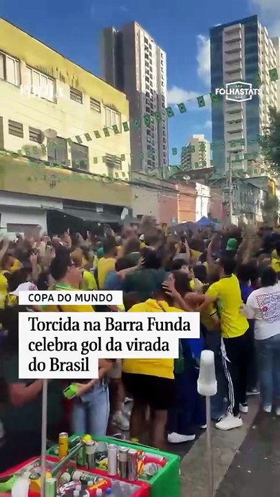 Torcida na Barra Funda celebra gol da virada do Brasil