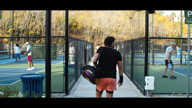 Les Fous du pickleball Bande-annonce (EN)