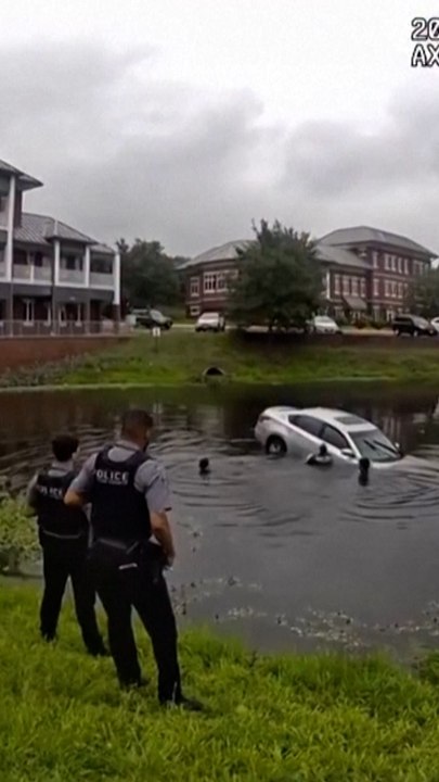 Policías rescatan a un conductor en Virginia