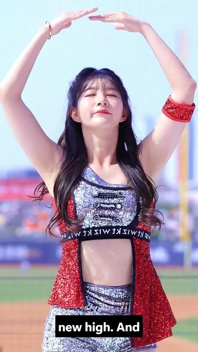 Cute Kim Jina Fancam: Flirty Sun-Kissed Moments + Cheerleader EP 103