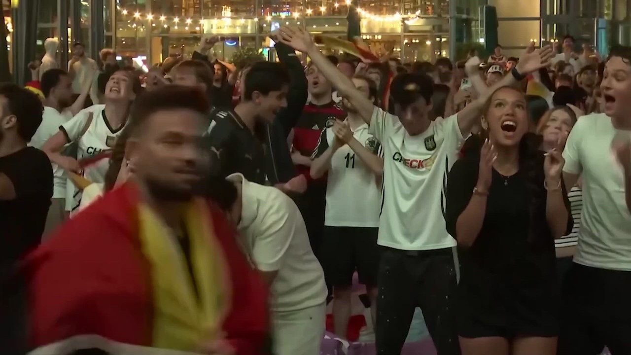 DEUTSCHE FANS RASTEN AUS nach dem WM-Aus gegen Paraguay | Emotionale Reaktionen