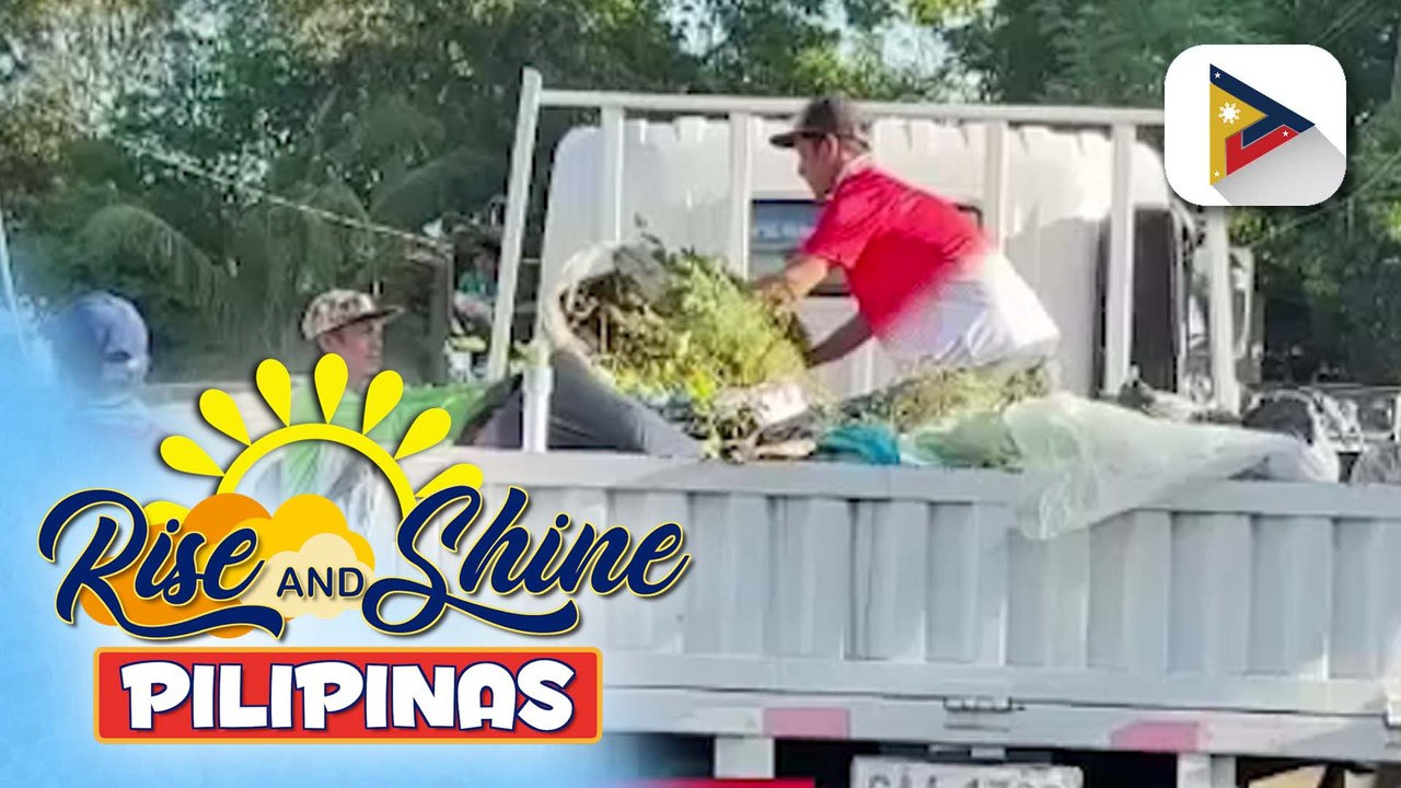 Mga residente sa Batac City, Ilocos Norte, aktibong nakikibahagi sa community clean-up drive vs. baha | ulat ni Jude Pitpitan ng Radyo Pilipinas-Laoag