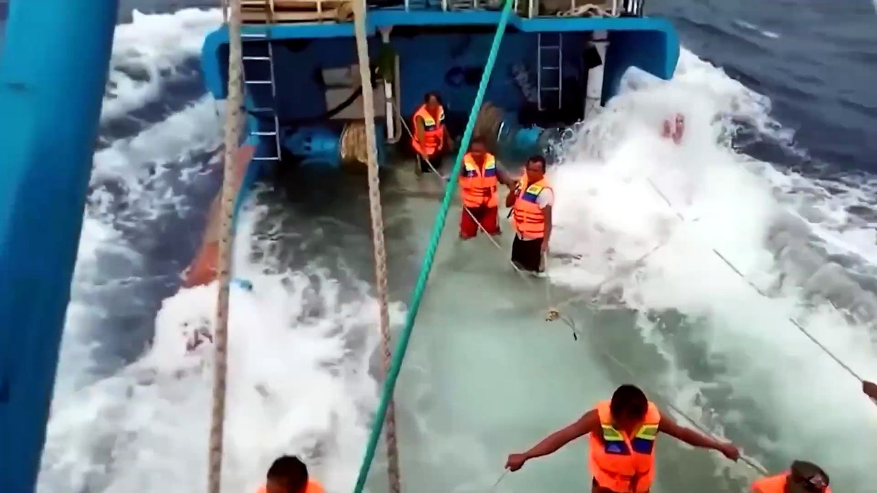 50 Monster Waves Caught on Camera