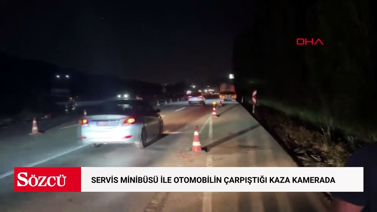 Servis minibüsü ile otomobilin çarpıştığı kaza kamerada: 8 yaralı