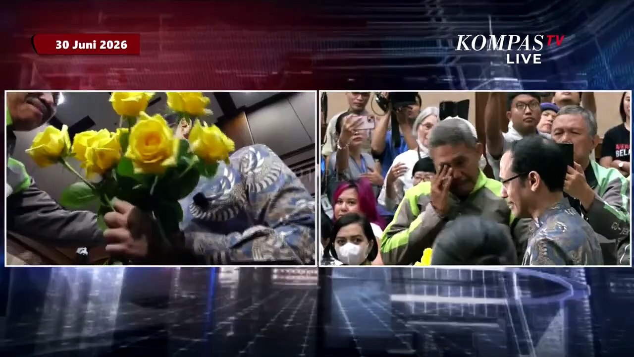 Mawar Kuning! Masuk Ruang Sidang Vonis Korupsi Chromebook, Nadiem Makarim Dapat Bunga & Dukungan