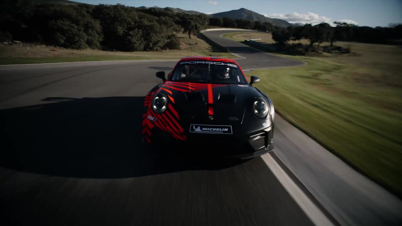 The new Porsche GT4 R - A 911