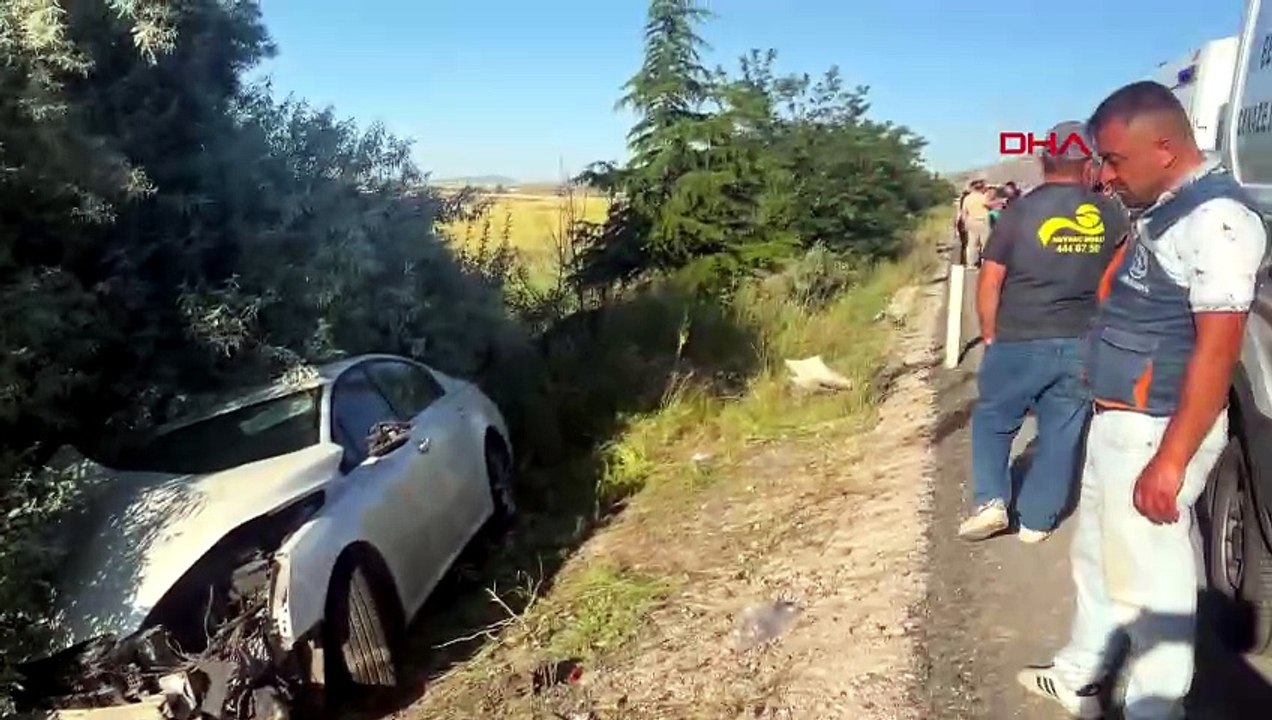 Yol kenarında park halindeki otomobile çarptı: 1 ölü, 1 yaralı