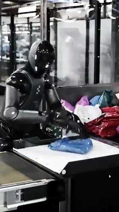 This Humanoid Robot Just Reported for Warehouse Duty