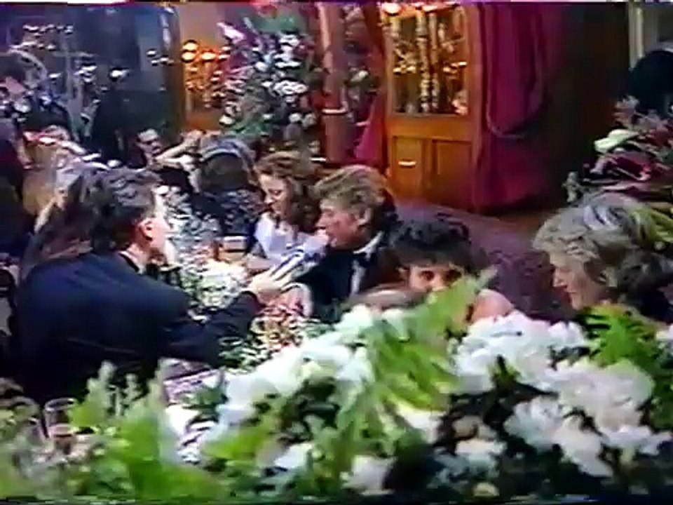 1988 - Johnny Hallyday critique l'attitude d'Anémone après les César dans Le Souper des Stars sur Antenne 2 (12 Mars)