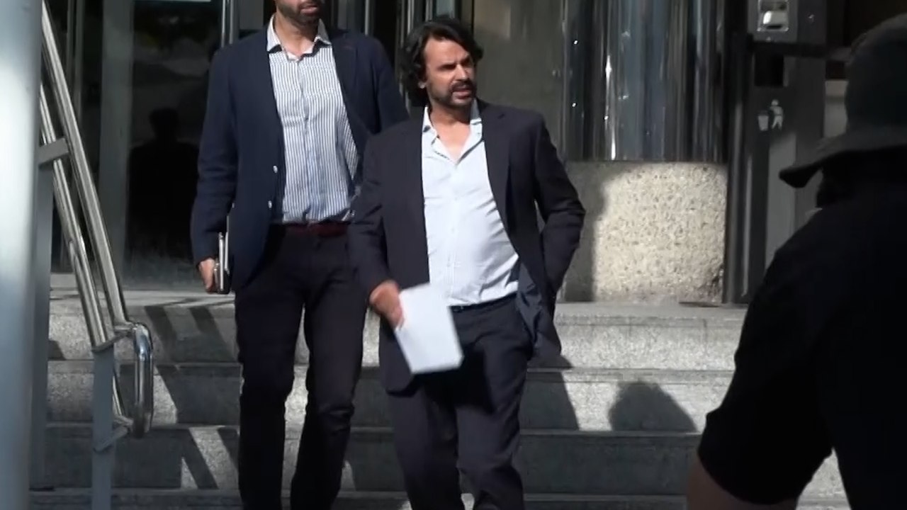 El novio de Ayuso aporta fotos de vecinos que vieron a periodistas cerca de su edificio.
