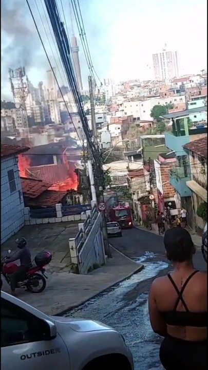 Vídeo mostra incêndio no Engenho Velho de Brotas