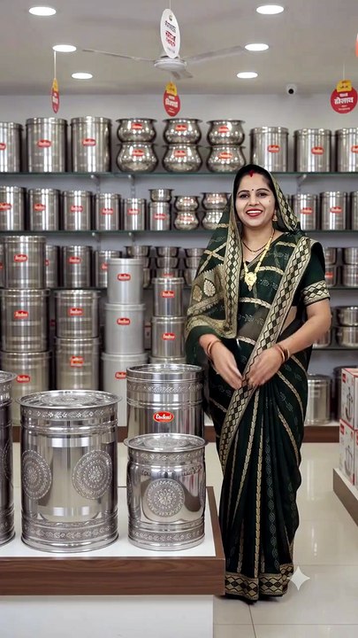 Indian_woman_showing_steel_drums_202606291445
