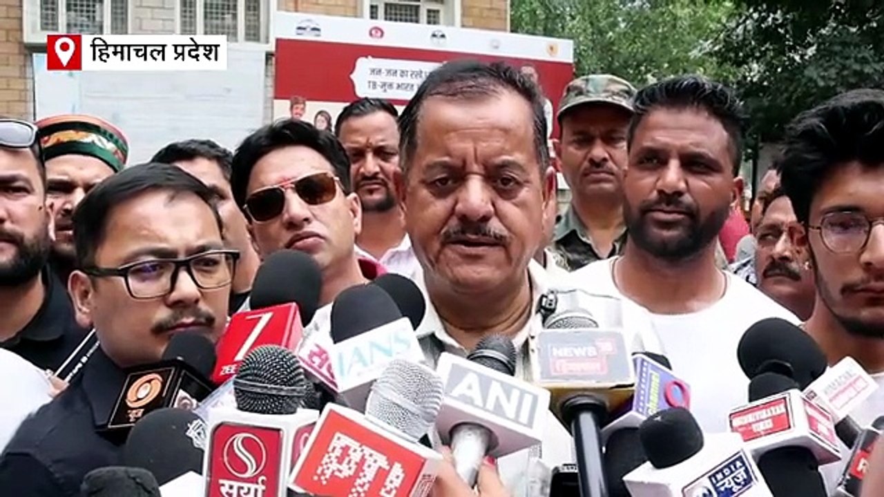 डिलीवरी के बाद महिला की मौत मामले में डॉक्टर पर गिरी गाज, दूसरे दिन भी जारी रहा था लोगों का धरना