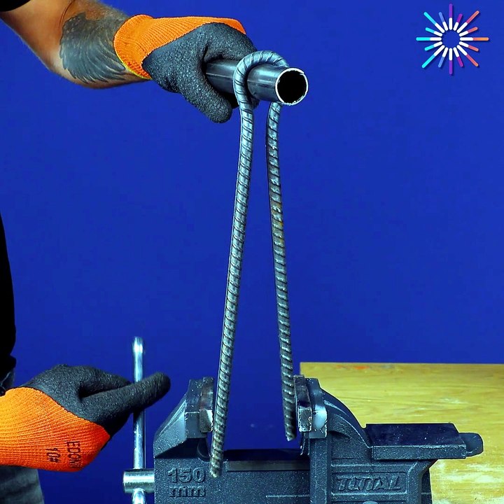 Bending steel rebar into a knot to make a shelf! 😍
