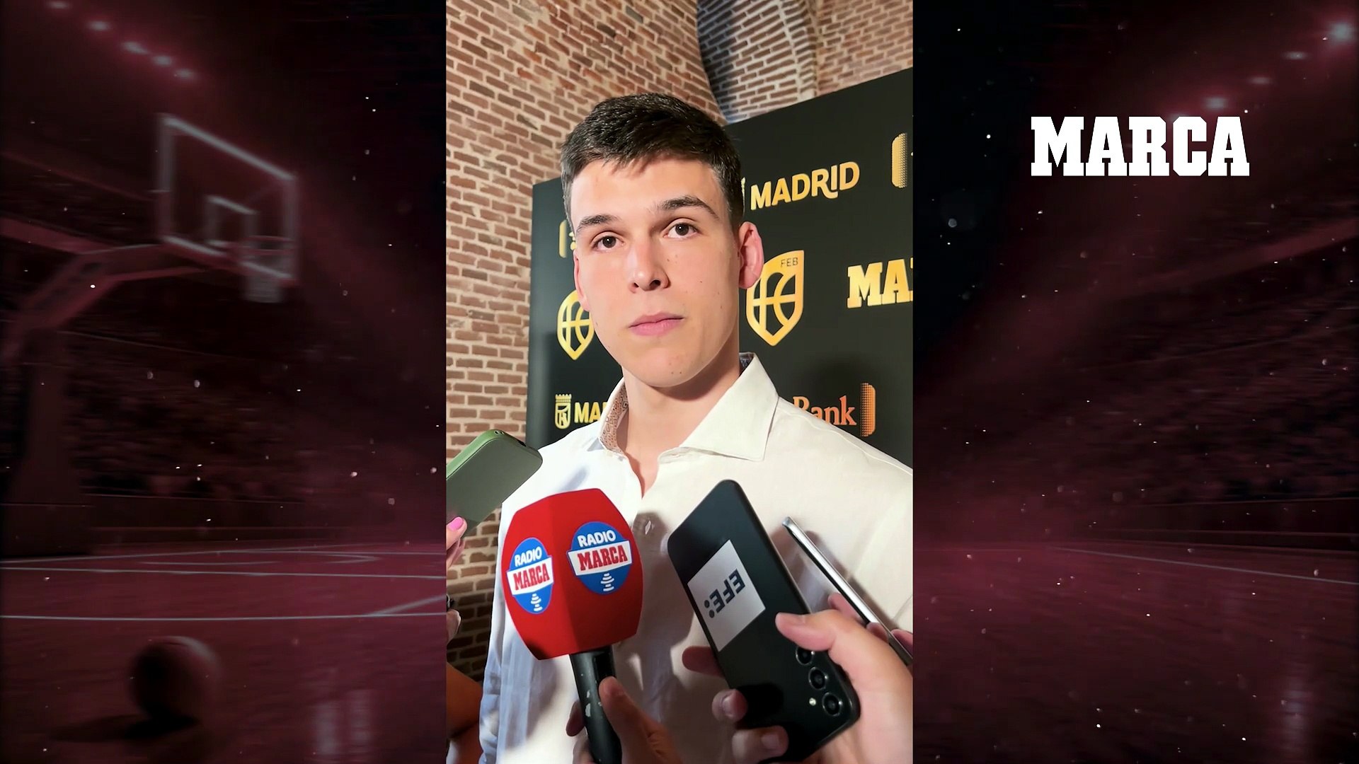 Pradilla, sobre escoger entre el Valencia y el Madrid: "Cuando tenga que decidir mi futuro, hablaré"