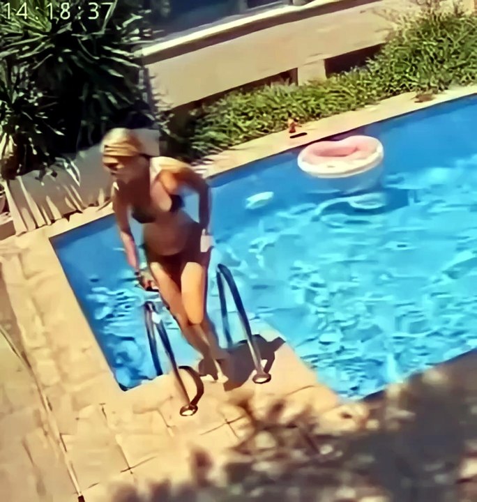 Elle glisse au bord d’une piscine en hauteur et tombe : elle s’en sort avec des blessures légères
