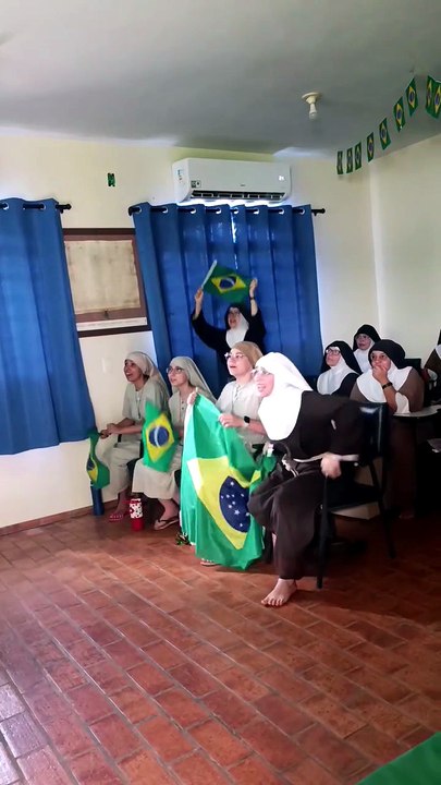 Freiras viralizam ao comemorar vitória do Brasil na Copa com gritos, abraços e muita emoção