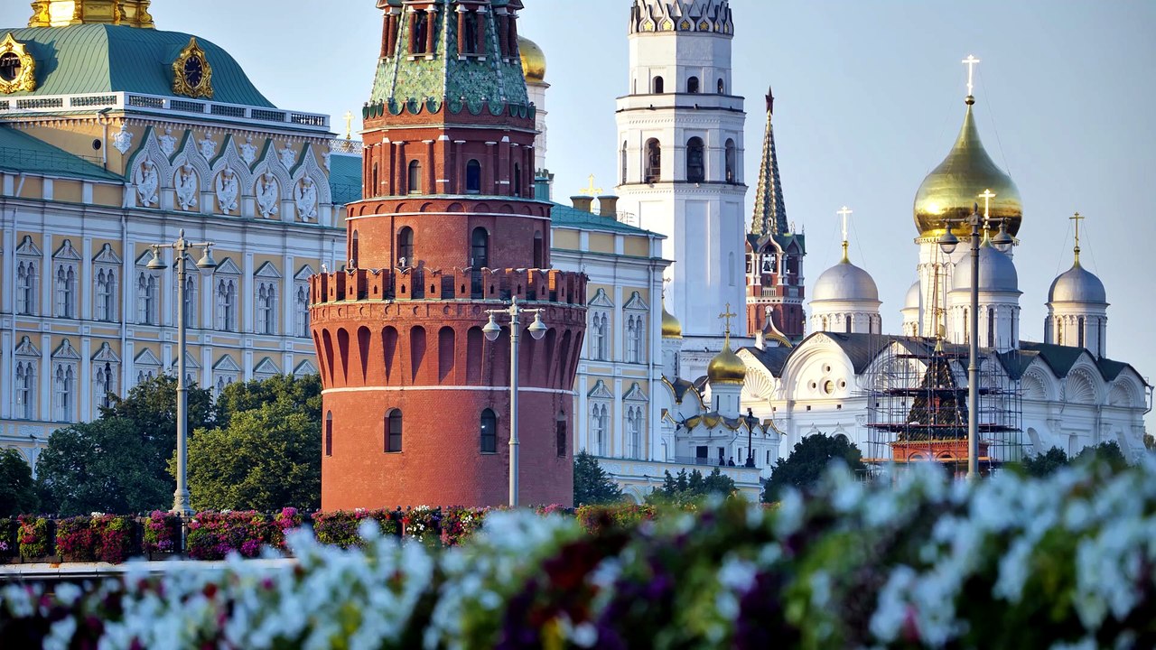 Russian Soldiers Are FLEEING Ukraine to Protect Moscow