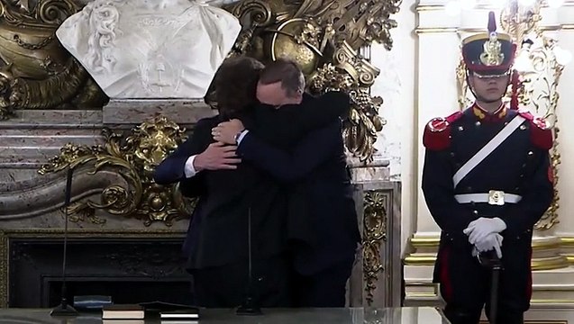 CORTO Jura de Santilli, a los abrazos con Milei y Adorni