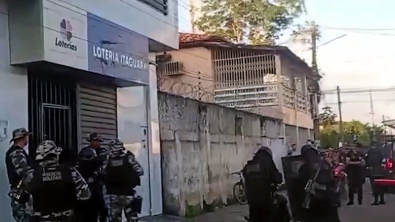 suspeitos se entregam para a polícia