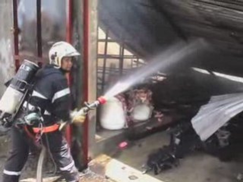 Incendie au libre service Prospere - 27/06/08 12h50
