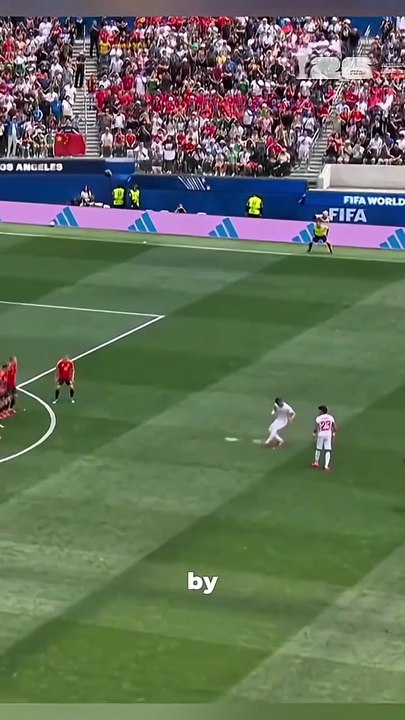 Free kick by Iran perfectly demonstrates how to catch an opponent off guard