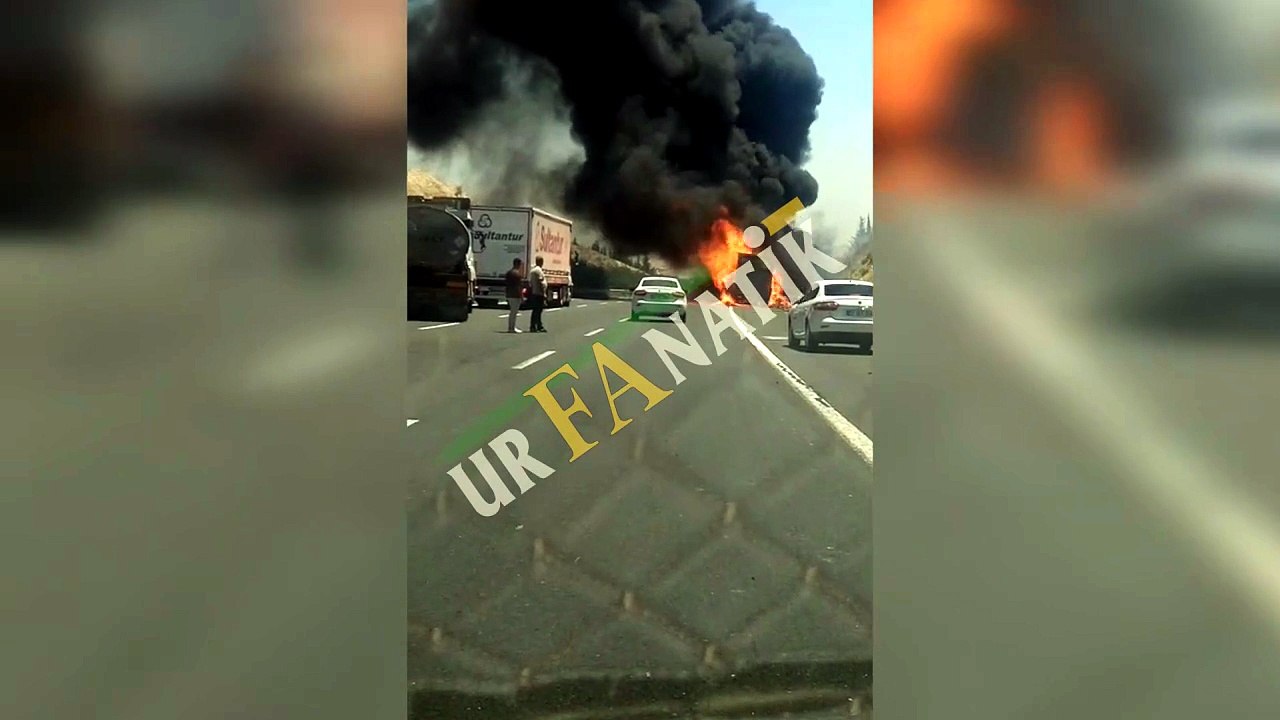Şanlıurfa-Gaziantep Otoyolu'nda Seyir Halindeki Tırda Yangın