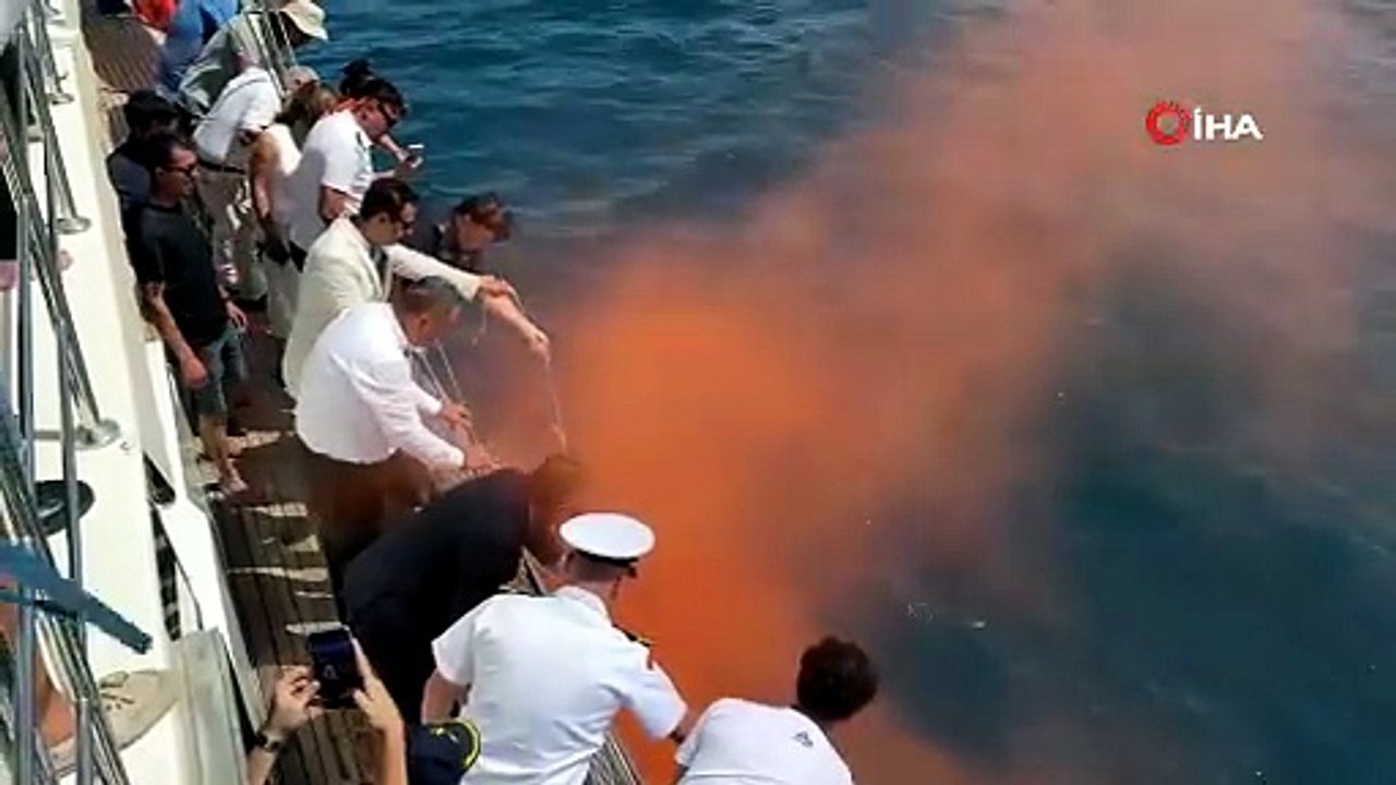 Fethiye’de şehit denizciler anısına denize çelenk bırakıldı