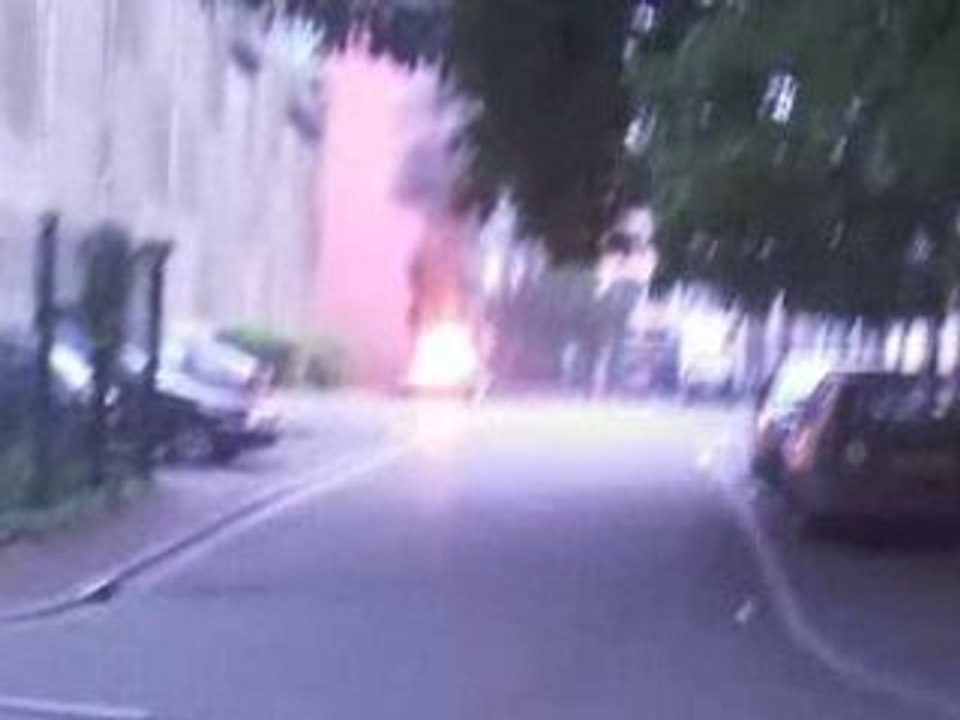 FEU DE VOITURE SECTEUR ALMA GARE ROUBAIX