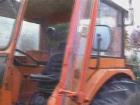 04 10 tracteur vs arbre