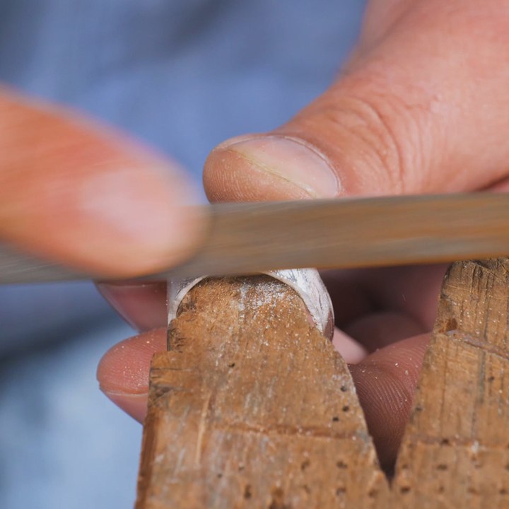 Craftsman Transforms Dragon Claw into a Stunning Ring