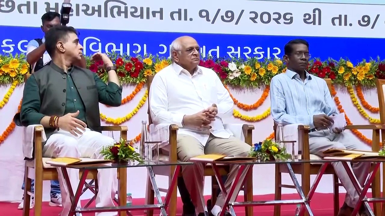 #GANDHINAGAR NAMO SWACHHTA ABHIYAN AT GMERS MEDICAL COLLEGE BY #GUJARAT CM