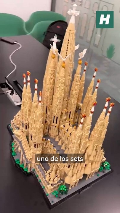 La SAGRADA FAMILIA aterriza en LEGO