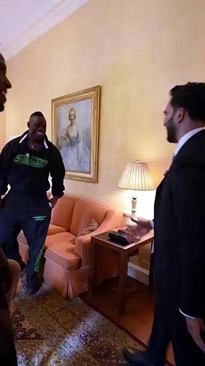 Balotelli incontra Mamdani, la battuta del sindaco di New York scatena le risate
