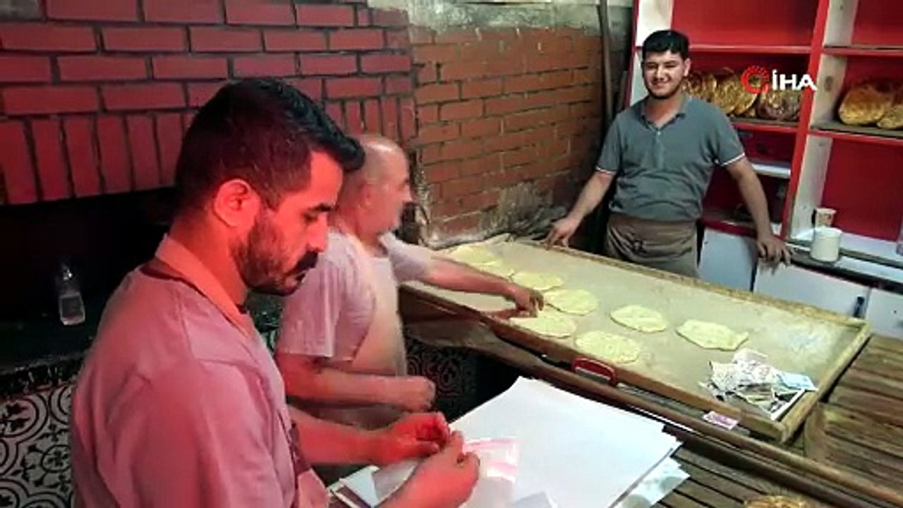 Van'da fırıncılar 300 derece sıcaklıkla mücadele ediyor
