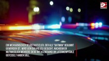 Mexikanischer 'Batman' wird von Polizei gesucht, nachdem er Diebe an Laternenpfähle klebte