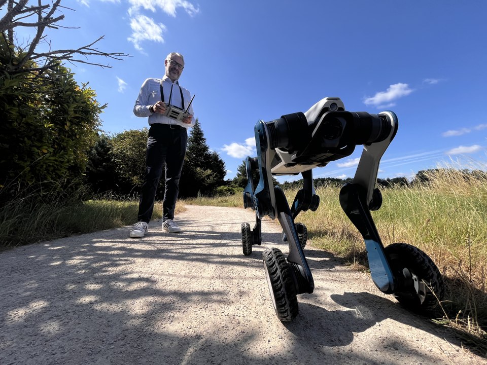 Ancien gendarme, cet entrepreneur du Loiret mise sur l'usage des robots pour la sécurité