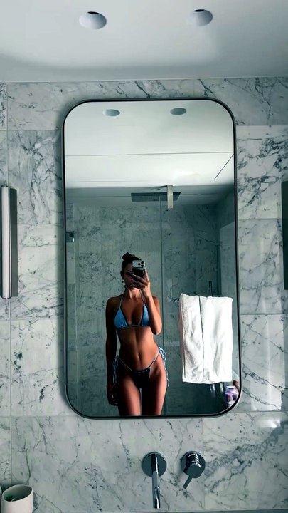 «Έριξε» το Instagram η Γαρυφαλλιά Καληφώνη – Οι φωτογραφίες που δεν άφησαν τίποτα στη φαντασία
