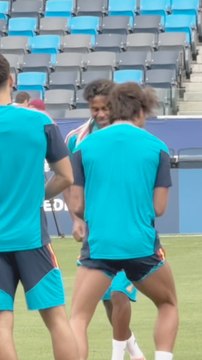 El 'piedra-papel-tijera' de Ferran Torres y Lamine Yamal para perder el rondo de la Selección | Mundial 2026