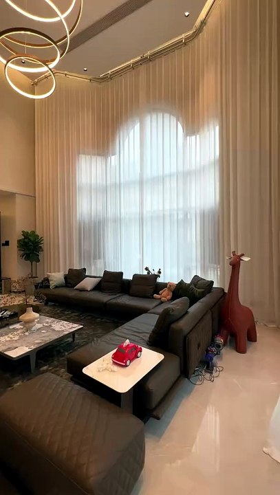 Khám phá mẫu thiết kế tòa nhà văn phòng 4 tầng ấn tượng nhất hiện nay