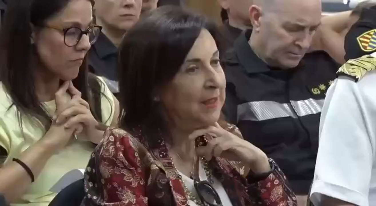 🇪🇸🇻🇪 | Margarita Robles, que se negó a desplegar a la UME tras la DANA porque «el Ejército no está para eso», dice ahora que la ha enviado a Venezuela porque «cuando hay una tragedia de esta magnitud no hay fronteras».