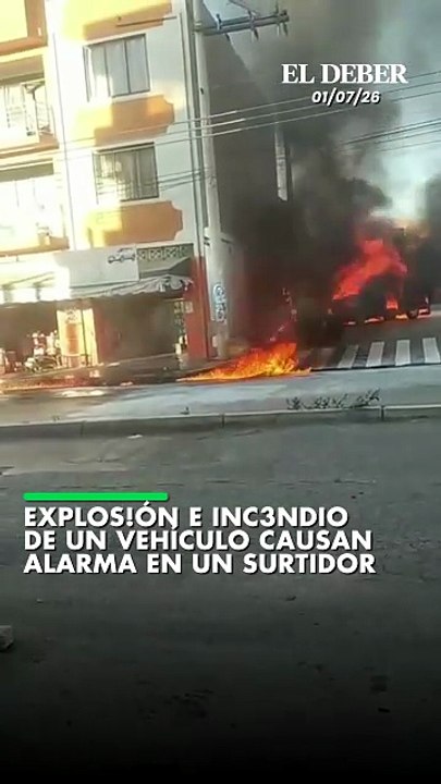 Explos!ón e inc3ndio de un vehículo causan alarma en un surtidor
