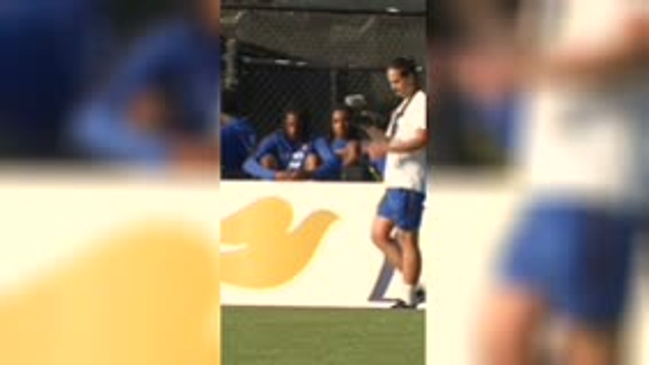 Bleus - Les joueurs ont trouvé leur nouveau bolide : la voiturette de jardinage !