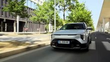 Le Kia Niro hybride restylé arbore une signature lumineuse verticale