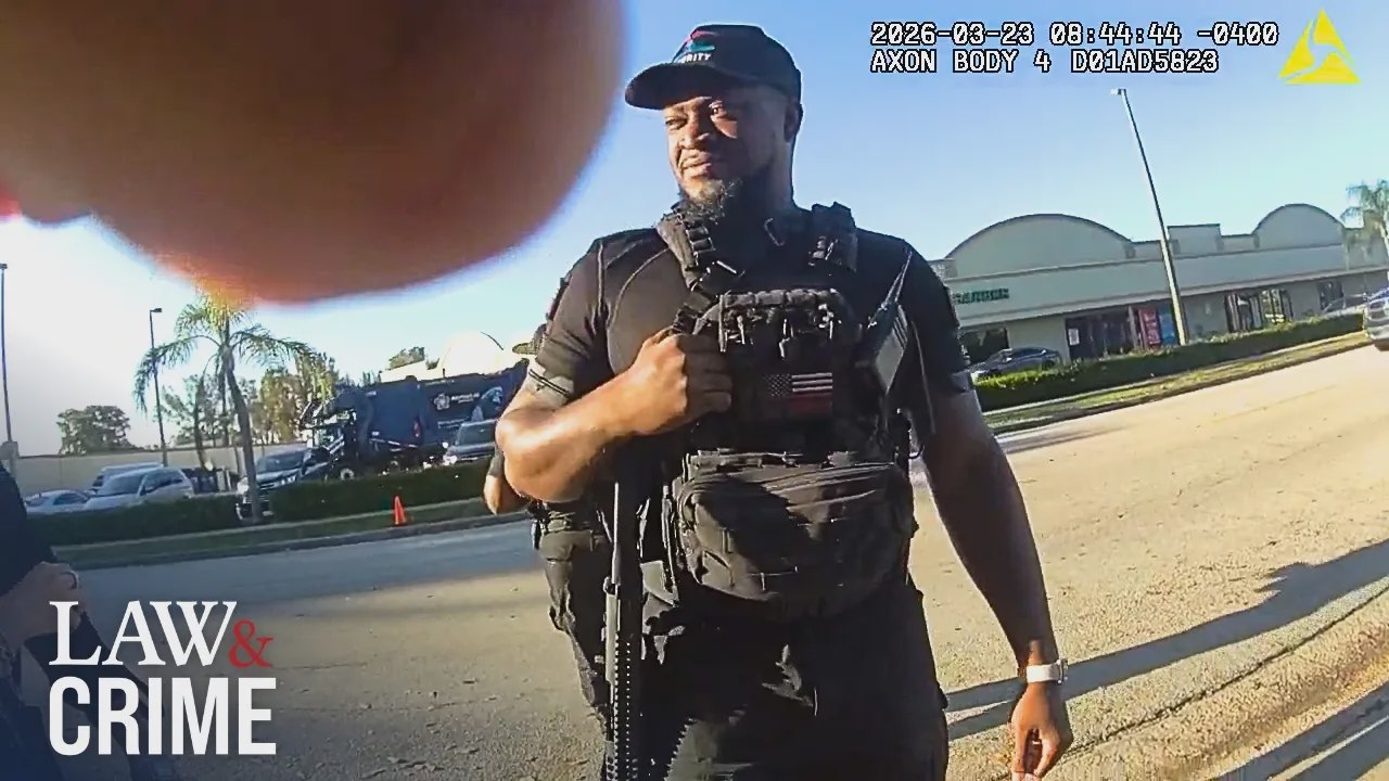 ¡Detienen a guardia de seguridad en la entrada de la escuela!