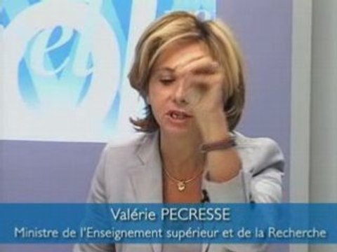 Valérie Pécresse débat avec les chercheurs