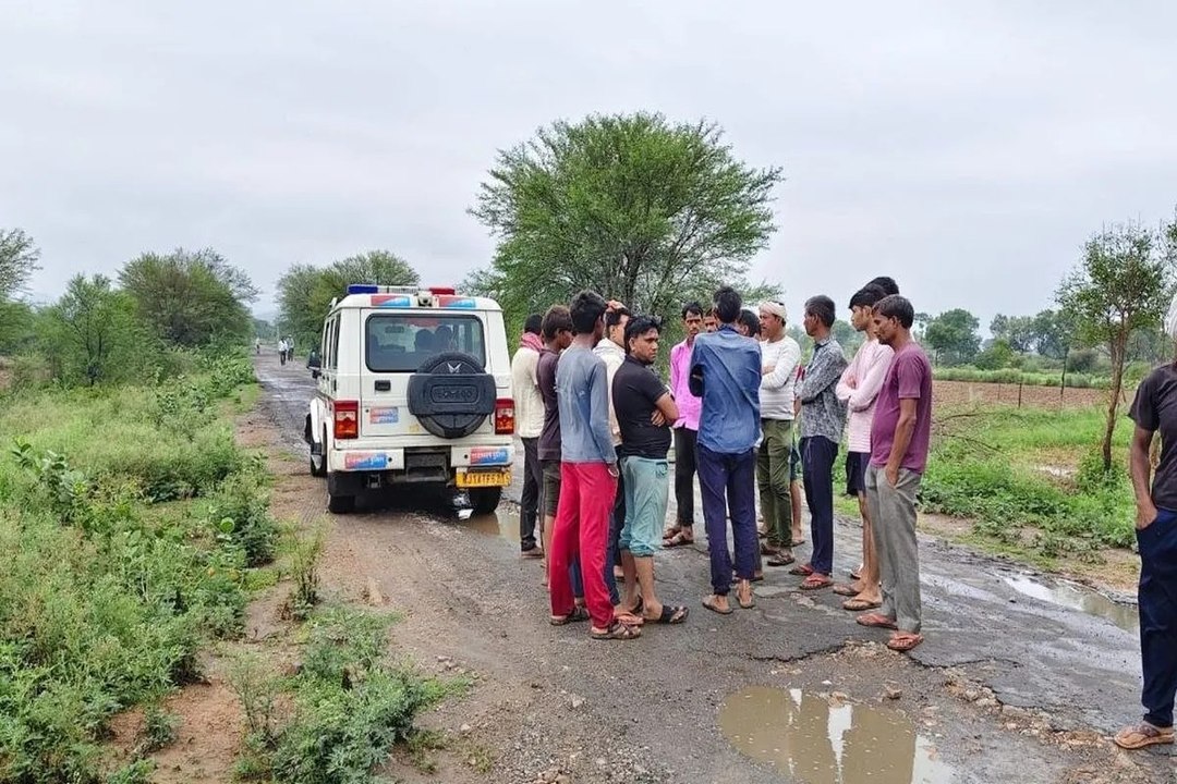 युवक का शव मिला