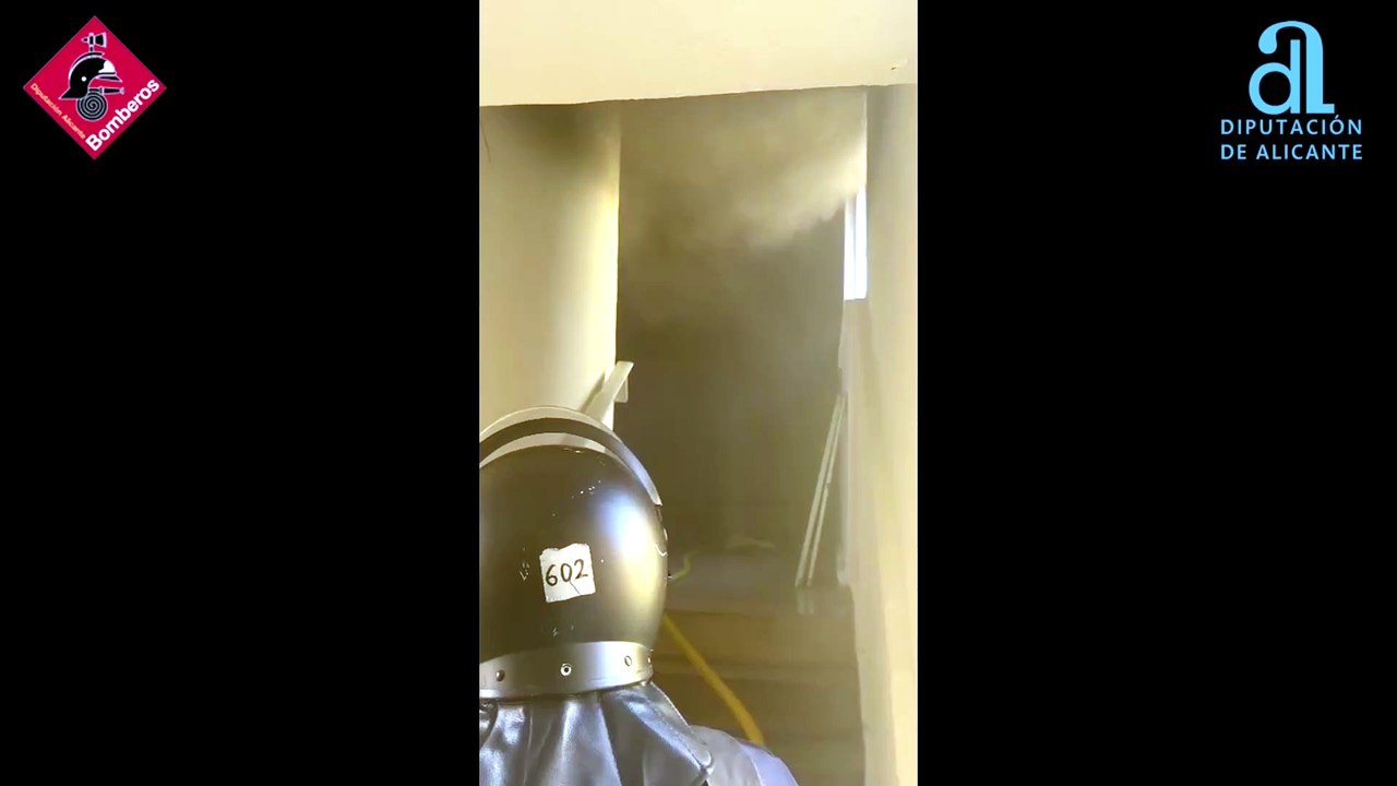 Bomberos intervienen en incendio de vivienda en Elche