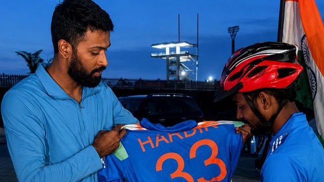 ओडिशा से साइकिल चलाकर हार्दिक पंड्या से मिलने पहुंचा फैन