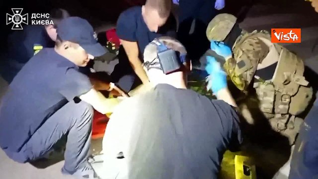 Attacco russo massiccio su Kiev con oltre 70 razzi e 500 droni